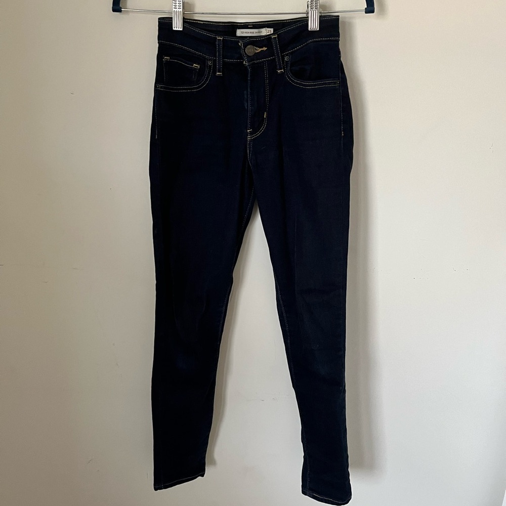 Dark wash 721 high rise Levi skinny jeans